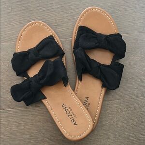 Arizona Jean Company Black and Tan Bow Slide Sandals